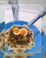 ハイ・ゲンキ ビフィズス乳酸菌プラス♡そのままでも食べやすいけど、私はガーリック肉うどんにパラッとかけてみた🥰香ばしい風味がプラスされていい感じ！毎日続けやすいスティックタイプで、食事にも取&hellip;のInstagram画像