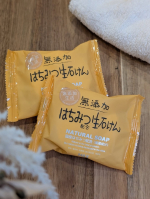 .やさしさとしっとり感に包まれる《無添加はちみつ生石けん🍯🫧》天然のはちみつをたっぷり練り込んだ、とろけるような石けんです。泡立てるとふわふわで濃密な泡ができ、洗い上がりはつっぱらず、しっと&hellip;のInstagram画像