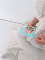 ˗ˏˋ  𝑡𝑒𝑒𝑡ℎ 𝑐𝑎𝑟𝑒  ˎˊ˗@curaproxbabyjapan samaの歯がため🦷　カラフルなリングが視覚でも楽しめて手に持ってカラカラ鳴らすのもお気に入り𓂃𓈒𓏸　&hellip;のInstagram画像