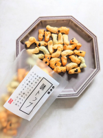 もち吉の味トップを食べてみました✨国内産のもち米を100%使用して作られた、３種類のひと口サイズのあられです☺️もち吉大好きで、うちの近くにもあるのでよく買ってたべてます🤍味トップは新発売の&hellip;のInstagram画像