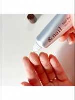 ...乾燥がさらに気になってきたーー⛄️💦..加湿器も出して、保湿ケアも欠かさずしてる！！.ハンドクリームは塗ったり塗らなかったりだけど&hellip;手元は目に入りやすいところだから、余計に乾&hellip;のInstagram画像