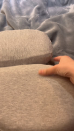 🩵✨首と肩がホッとする横寝枕「サイドフィット」✨🩵枕迷子だった私が見つけた、この枕が&hellip;正直、想像以上に良かったです🥺特に感動したのが「首と肩を40度でじんわり温めてくれる温熱機能」💤寝る前にス&hellip;のInstagram画像