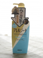 .この時期ありがちなムズカユ肌💦　保湿だけでは物足りなくてアレルジーナ使ってみました🙌　日本で唯一抗ヒスタミン成分配合のボディソープ(2023年マックス調べ)　　抗ヒスタミンとは&hellip;&hellip;のInstagram画像