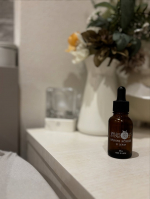 とろみのあるテクスチャーなのに、肌にのせた瞬間すっとなじんで内側からふっくらするような&ldquo;うるおいの膜&rdquo;を感じられるのが好きで、ここ数日は寝る前の癒し時間に欠かせない存在になっています。乾&hellip;のInstagram画像