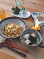 .週末は出かけていて外食だったので、作り置きや残り物はなし！ あるのは冷凍の玄米ご飯だけ！こんな時はあるもので手っ取り早くちゃちゃっとチャーハン味付けには @gyokuroen 様のしいたけ&hellip;のInstagram画像