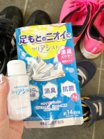 .. 足元のニオイに！クリアシスト👟👞1本14g / 約14回分使用量目安：片足7～9回※振り入れる.足汗を吸収し、ムレを軽減するシリカを配合。特許配合の消臭パウダーで足汗やムレから&hellip;のInstagram画像