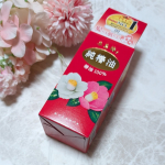 株式会社三宝様より本島椿 純椿油 お試しさせていただきました💕純椿油100％、椿の実を絞った油そのままで、添加物は一切ない無香料の頭髪用オイルです。赤を基調とした箱に入っていて、中はレトロ感も&hellip;のInstagram画像