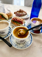 友達とおうちランチ🍽️✨✿ ❀ ✿ ❀ ✿ ❀ ✿【野菜をMOTTO】のポタージュスープを3種類あけて、パンと一緒にゆるっと楽しみました。最大限素材にこだわったポタージュシリーズは、一口ご&hellip;のInstagram画像