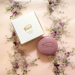 【プレミアムソープ】プラセンタエキス*1配合の洗顔石けん♪穏やかなくすみピンク色は、紫根エキス*2の色。*1 保湿剤*2 皮膚コンディショニング剤色味も相まって、ころんとしたかわいらしさ&hellip;のInstagram画像