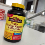 【Nature Mede&reg; スーパーマルチビタミン＆ミネラル】\現代人の食生活をサポート‼️/日常生活で不足しがちなビタミン12種類とミネラル7種類をギュッと1粒に凝縮したサプリメント😊🎵&hellip;のInstagram画像