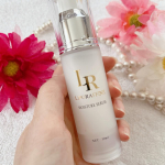 お肌の乾燥が気になって使い始めた美容液。オールインワンタイプとのことだけど、50代のお肌にはちょっと物足りなくて、導入美容液として使っています。1が月ほど経ったところ、寒さや乾燥にも負けず、つ&hellip;のInstagram画像