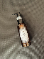 テンスターHenaReborn ルミナヘアオイルでヘアケアして約一カ月！お風呂上がり、まだ濡れてる髪の毛にワンプッシュ分のオイルを馴染ませてから、ドライヤーでブロー！日々まとまりが良くなって、髪&hellip;のInstagram画像