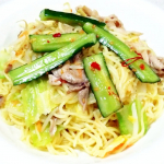 #PR #野菜をMOTTO #野菜をもっと #野菜スープ #お雑煮 #新商品 #monipla #monmarche_fanピリ辛きゅうり載せ塩焼きそば♪のInstagram画像