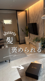 【髪褒められる、スカルプブラシ✨】.最近髪の毛を褒められる秘密はこれ！"ワールドプレミアムゴールドギフトセット"✨.このブラシ本当に優秀でお風呂でも使える！.シャンプー、トリートメント、&hellip;のInstagram画像