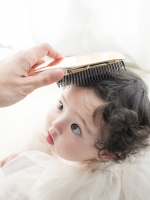 親子でヘアケア👶🏻👩🏻シャンプーでもスタイリングでも使うことができるスカルプブラシ🫧それがプレゼントにもぴったりなワールドプレミアムギフトセット&nbsp;になったよ🎁@shearts.brush&hellip;のInstagram画像