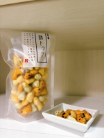 もち吉さんの、味トップ🍘をお試しさせていただきました！3つの味が入っていて、どれもおーいしー！！！小分けでもなくジッパーなわけでもないので、パーティーとか向けかもです！みんなが甘いもの&hellip;のInstagram画像