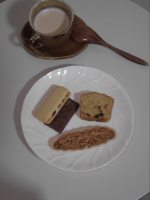 📜✍🏻お家でゆっくり🍂おうちCO-OPの人気お菓子詰め合わせを🍪🤎ハイシャレルがサクサク系のチョコで個人的にめっちゃ好きだった👀🪞ラムレーズンサンドはちょっと大人な味でコーヒーにぴった&hellip;のInstagram画像