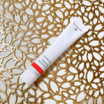 【Dr.ハウシュカ　ハンドクリーム】⁡⁡⁡手洗い･除菌と手のカサつきや荒れが気になるのでDr.ハウシュカ　ハンドクリームを使い始めました⁡⁡クリーム色の柔らかなテクスチャーで肌にスーッと&hellip;のInstagram画像