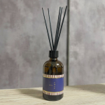 和の香りを楽しむ「かゆらぎ」今回使ったのは白檀の香り..精油だとサンダルウッドの香りで親しまれていて、私の大好きな香りのひとつ♡ウッディーなんだけど重すぎず、少し甘さも感じるいい香り🥰🌳&hellip;のInstagram画像