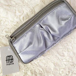 職場がフリーアドレスになったためデスクに文房具をしまえず、使い勝手の良いポーチやペンケースを探していたのですがこんなアイテム見つけました！FABFAB ペンケース ドレープタイプスタイリ&hellip;のInstagram画像