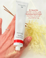 自称🤭美容オタクの私今回使ってみたのは　　👇乾燥により荒れた手指にうるおいを与えしっとりと潤いのある手に『Dr Hauschka (ドクターハウシュカ)Hydrating Hand C&hellip;のInstagram画像