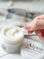 🍑🌿🤍『アルピニエッセンスクリーム50gl（月桃の香り）』をお試しさせていただきました！平日は会社でバタバタして、最近は休日にメイクレッスンに通ったりピラティスで身体を動かしたり&hellip;毎日頑&hellip;のInstagram画像