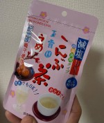 こんぶ茶🍵粉末タイプで水に溶けやすいので飲みたい時にさっと飲めて簡単＆便利✨何より昆布の味が染みて美味しい〜😋そのまま飲んでもおいしいけど&hellip;調味料としても使えてお味噌汁の隠し味に使う&hellip;のInstagram画像