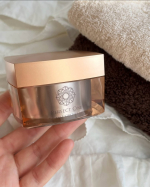 「肌がキレイになったら、若い頃のように、メイクもオシャレも全力で楽しみたい😊」そう思ってはいるものの、なかなか自分が納得できるスキンケアに出会えず、鏡を見るたびため息をつく毎日が続いていました😭&hellip;のInstagram画像