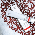 .オーガニック認証Dr.ハウシュカ　ハンドクリーム乾燥により荒れがちな手指にうるおいを与えながら保護するハンドクリーム。100％天然由来の成分を使った処方。合成の香料・着色料・保存料はすべ&hellip;のInstagram画像