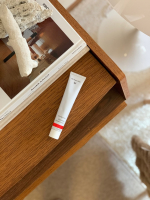 &hellip;年末のお掃除で水仕事が多い日でも、オーガニック認証でDr.ハウシュカのハンドクリームはベタつかずしっとり感が長持ち✨スマホもすぐ触れるのが嬉しい。手元が綺麗だと気分も上がる。最近は読&hellip;のInstagram画像