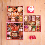 少し早めに2026年のおせちをお試し✨　　　毎年おせちは少しずつ作っていたんだけど年末って本当に忙しくて&hellip;💦　　　　　　初めてこんな豪華なおせち✨✨箱を開けた瞬間の華やかさに家族み&hellip;のInstagram画像