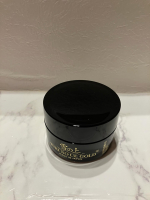 バクチオール・グルタチオン・金箔配合のナイトジェル「雪の上 GOLD」を使ったよ✨寝る前に塗るだけでケアできる、スペシャル感たっぷりのナイトジェル。フタを開けた瞬間、金箔入りでとってもゴージャス。&hellip;のInstagram画像