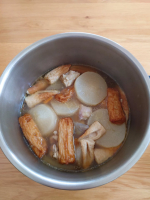 🍢おうちおでん🍢大根をいただいたので、朝から冷蔵庫にあるものでおでん作りました！圧力鍋で時短調理です！いつもの味付けに少し『寺岡家のあごだし醤油』入れましただしは長崎産の焼あご100%で、&hellip;のInstagram画像