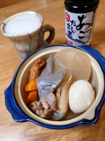 🍢おうちおでん🍢大根をいただいたので、朝から冷蔵庫にあるものでおでん作りました！圧力鍋で時短調理です！いつもの味付けに少し『寺岡家のあごだし醤油』入れましただしは長崎産の焼あご100%で、&hellip;のInstagram画像