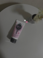 📜🤎10年くらい愛用してるロゼット⋆˙˖✧＼桜の香りの洗顔が新登場／♡寒い冬を乗り越えるために、気持ちだけでも春を.. 😌✍🏻泡がふかふかなので優しく洗える感じがとっても好き🍃洗い&hellip;のInstagram画像