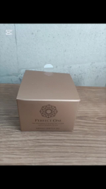 パーフェクトワン 薬用リンクルストレッチジェル7つの機能のオールインワン高級感のあるゴールドのパッケージシミ・そばかすが悩みです。美白ケアできることに魅力を感じました。お肌がきれいになった&hellip;のInstagram画像