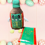 松寿の宝湯-お家のお風呂で森林浴気分-森林の中にいるときのような安らぎと清々しさをお風呂で体感🌳🛁粉タイプの入浴剤でさっとお湯に溶け、緑色が気分を落ち着かせます😊「松ちゃん」ぬいぐるみ&hellip;のInstagram画像