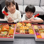 ♡美味しさ、ボリューム、価格、彩りどれをとっても大満足なおせち&hearts;️特大和洋おせち 蔵王一般的なおせち（6寸）の約1.4倍のボリュームでご家族4～5人でも大満足。ぎっしり詰まった豪華な内容&hellip;のInstagram画像