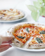 🍕🍅今年もパン専門店お取り寄せサイト「ぱん結びさん」で全国のパンとの出会いを楽しんでるよ！今回は熊本の「ピザよし」さんのおすすめPIZZA5枚セットをいただきました。わたしはトマト感の&hellip;のInstagram画像