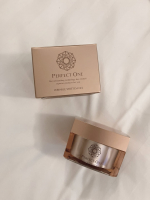 🦢パーフェクトワン薬用リンクルストレッチジェル新年から使い始めて帰省中ホテルでも🤍こちらひとつでおっけーなオールインワンジェル！首までしっかりケアしてるよー！ジェルはみずみずし&hellip;のInstagram画像