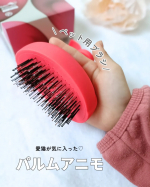 .ブラッシングが大っきらいな愛猫ショコラちゃんが初めて気に入ったブラシ♡我が家のショコラちゃんは本当にブラッシングが嫌いなのです💦いくつか試して１番毛が取れるブラシをずっと使ってたんだけど、嫌&hellip;のInstagram画像