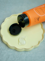 .厚めであったか〜い温感ジェルで、メイクを落とす幸せ♨️寒い洗面所でもクレンジングがあったかいと嬉しい☺️パパイン酵素が角栓・黒ずみ・角質・くすみを除去してくれるんですって✨めっちゃ頼れる&hellip;のInstagram画像