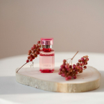 .ローズスクワラン 15mL🌹✨スキンケアの仕上げに使うたびふわっと広がる上品なローズの香りに包まれて肌だけでなく気持ちまでほっとする美容オイル。スクワランにダマスクローズの天然精油※を&hellip;のInstagram画像