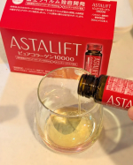 年齢とともに乾燥や自分の表情がとても気になるように😖インナーケアも大事だなぁと思って「アスタリフト ドリンク ピュアコラーゲン10000」を飲んでみた！写真フィルムの約50%は体の構成成分と同じ&hellip;のInstagram画像