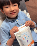 🍇💜こどもが好きなグミ✨市販のグミは添加物だらけであまりあげたくないなぁ、と思っていたタイミングで出会ったこちらのグミ✨大好きなぶどう味でおいしい😋#PR #有限会社ルーティ #スクスクの&hellip;のInstagram画像