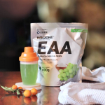 ...毎日トレーニングを欠かさない私のパートナーが最近気に入って飲んでるEAAがこちら♡鮮やかな緑色のドリンクは、爽やかな甘みのあるソルティマスカット風味。EAA独特の飲みにくさは感&hellip;のInstagram画像