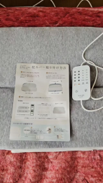 首と肩がホッとする低い枕 ローフラット低い枕が好きです。薄い枕が首もとフィットする感じが。そんな私にぴったりのこの枕。でもそれだけでなく嬉しい機能。首と肩を温熱シートで蒸しタオルのように&hellip;のInstagram画像