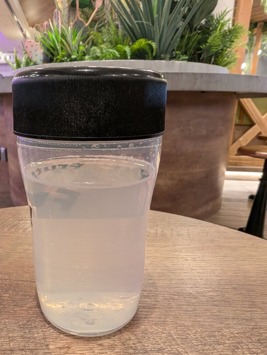 口コミ投稿：日本新薬【WINZONE EAA 】ソルティライチ味はじめてのEAAとても細かい粉で溶けやすい…