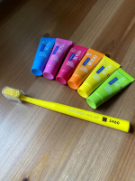 クラプロックスの歯ブラシと歯みがきを使ってみました。歯ブラシはとても毛が細かく、歯ぐきに当たってもチクチクせず、軽い力で磨けるのが安心。今まで使っていた歯ブラシより、磨き終わった後の歯の表面がつる&hellip;のInstagram画像