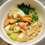 本来はお鍋用のスープだけど、今回はレンジ調理で使ってみた！野菜を切って耐熱容器に入れて、スープを注いで温めるだけなのに、想像以上にちゃんと美味しい！！スープはだしの旨みがしっかりしていて、&hellip;のInstagram画像